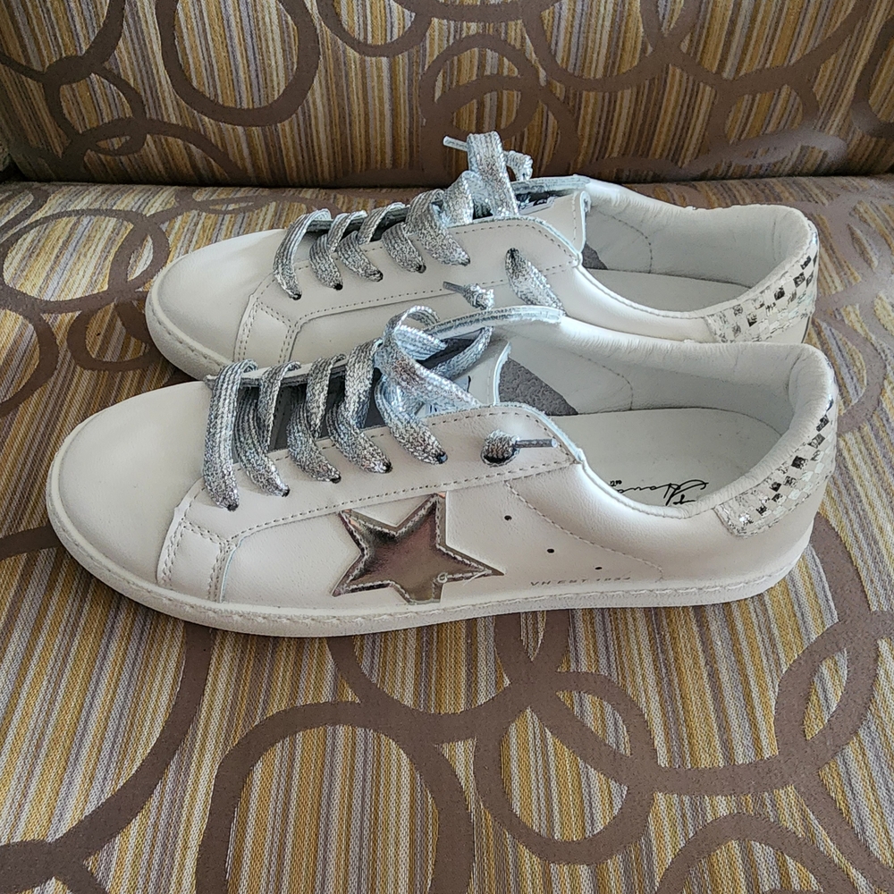 *NEW* VINTAGE HAVANA- White and Silver Star Sneakers | SZ: 8.5